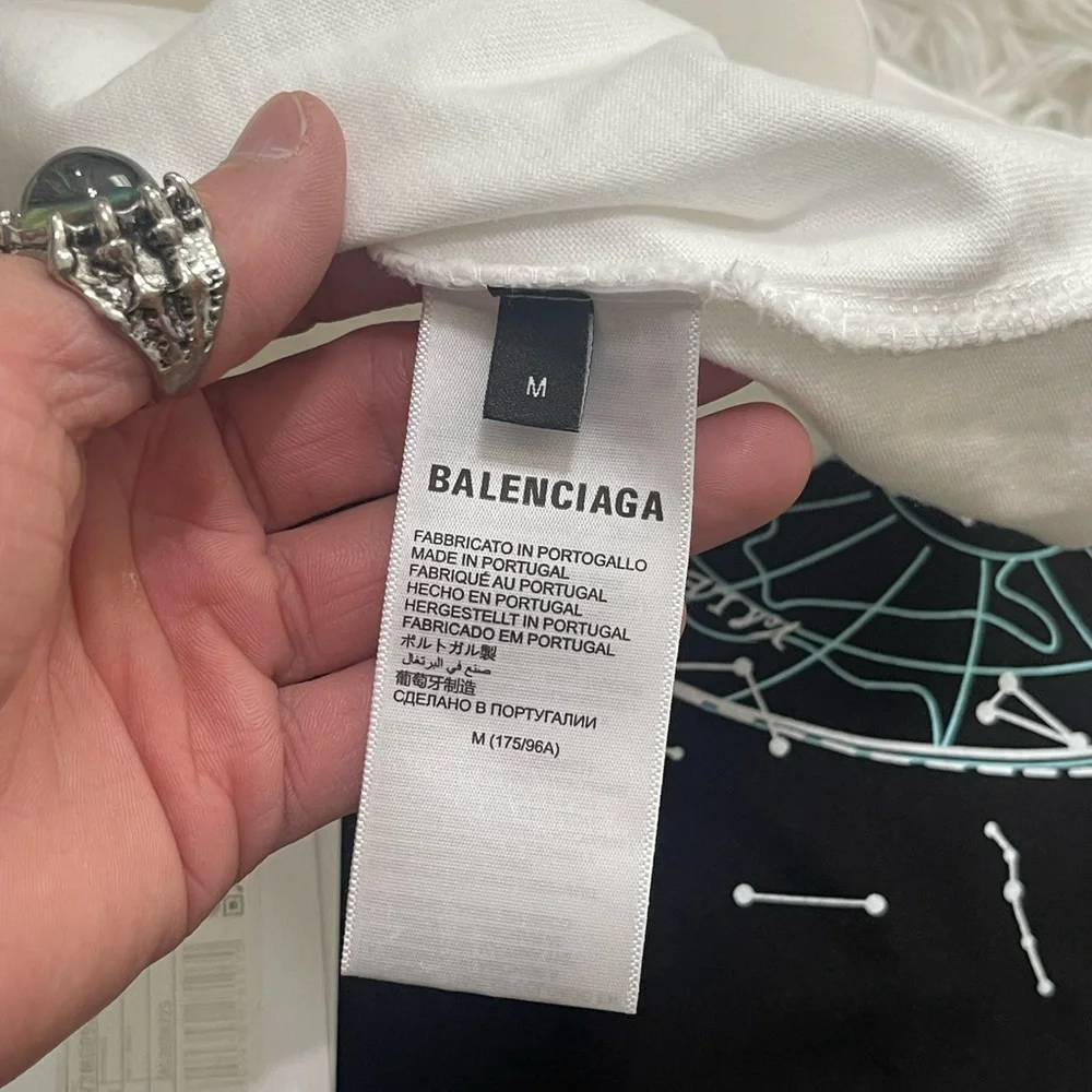 Like New Men’s Size Medium Balenciaga Oversized Logo Scripted T-shirt 100% White - Picture 12 of 14